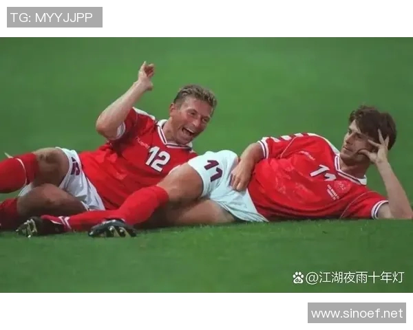 两位号足球明星的传奇故事与辉煌成就揭秘